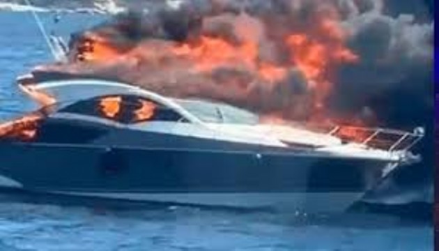 Kınalıada açıklarında korkutan yat yangını